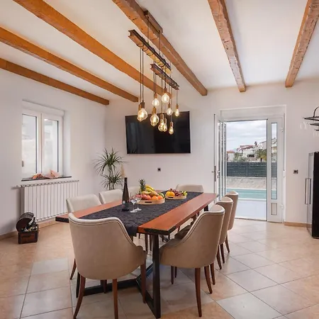 Luxurioese Elais Fuer 10 Personen *