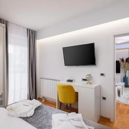 Luxurioese Elais Fuer 10 Personen Holiday home Podstrana