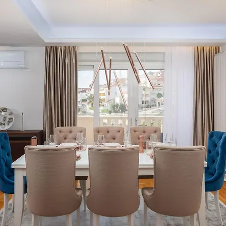 Luxurioese Elais Fuer 10 Personen Holiday home