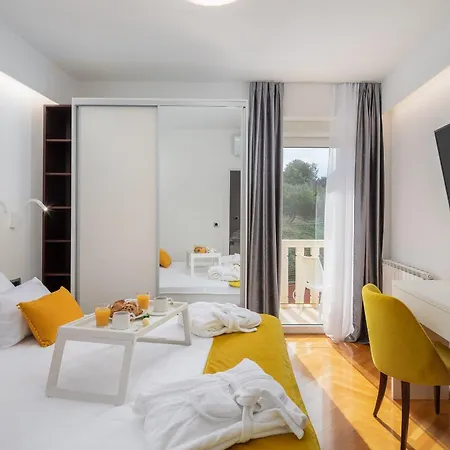 Holiday home Luxurioese Elais Fuer 10 Personen