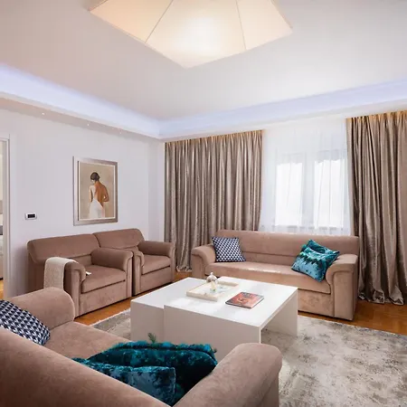 Holiday home Luxurioese Elais Fuer 10 Personen
